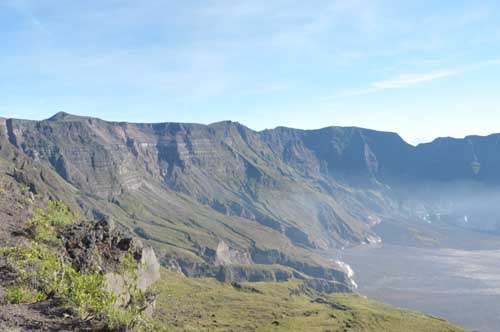 5 April Gunung Tambora Mulai Batuk-Batuk