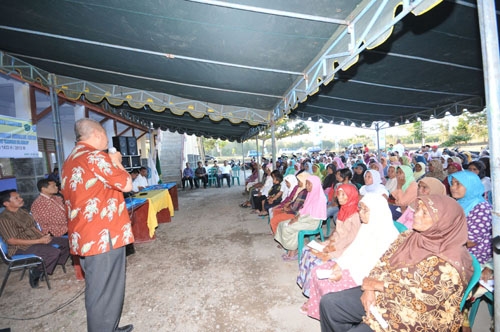 Yapis Dompu Bagi 204 Paket Sembako