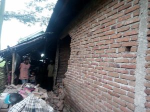 Gempa Robohkan Rumah Warga Dorokobo