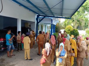 Tuntut Honor Dibayar, Puluhan Honorer Datangi Rumah Ketua DPRD Dompu