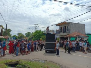 Warga Polo Blokir Jalan Tuntut Air Bersih