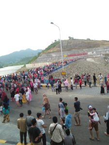 Sabtu Minggu Ribuan Warga Datangi Bendungan Mila