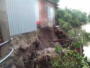 Banjir, Satu Rumah Warga Rasanggaro Longsor