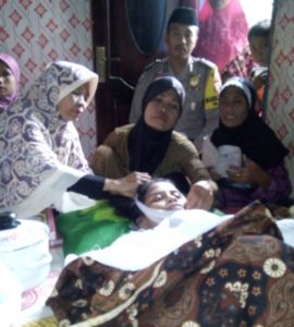 Putri Hu’u Kembali Minum Racun HinggaTewas
