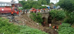Cegah Luapan Banjir BPBD Bersihkan Sungai