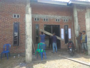 Persoalkan Sekolah IT, Tapi Warga Wawonduru Segel Kantor Desa