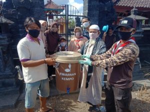 Giliran Kwarran Kempo Bantu Ember Cuci Tangan dan Masker di Tempat Ibadah