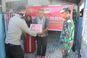 HUT Bhayangkara 74, Warkawuri dan Purnawirawan TNI-Polri Diberi Bingkisan