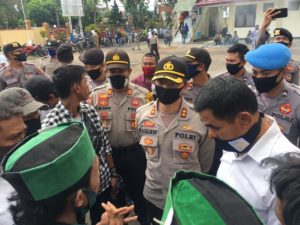 Sempat Ricuh, Kapolres Dompu Fasilitasi Dialog HMI Dengan Anggota DPRD