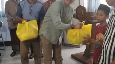 Wujud Kepedulian, PWI Dompu dan PT. STM Santuni 100 Anak Yatim dan Duafa*