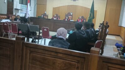 Saksi anggota DPRD NTB tengah memberikan keterangan