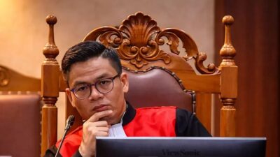 Ketika Wartawan Menjadi Hakim