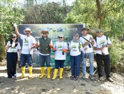 Peringati Hari Mangrove Sedunia dan HUT ke 62 Bank NTB Syariah Tanam Mangrove di Kawasan Ekonomi Ekowisata Paremas
